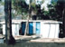 Block sanitaire à l'école secondaire de Narayanthar. Le réservoir en plastique sur le toit fourni l'eau pour les toilettes.